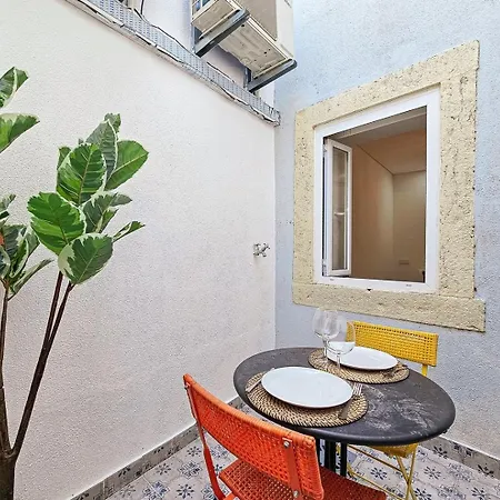 Like A Typical Portuguese House With Private Patio Apartment