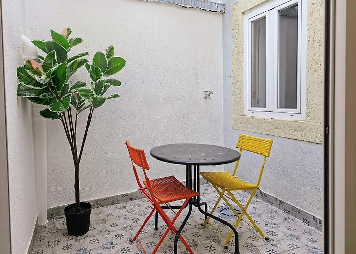 아파트 Like A Typical Portuguese House With Private Patio *