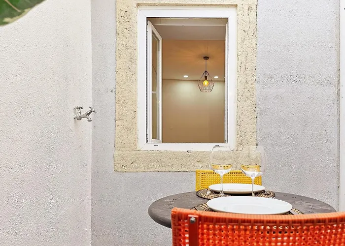 아파트 Like A Typical Portuguese House With Private Patio *
