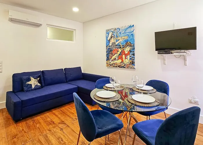 Like A Typical Portuguese House With Private Patio 아파트 *