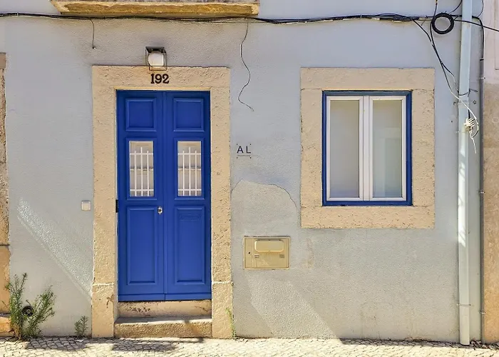 Like A Typical Portuguese House With Private Patio 아파트 리스본