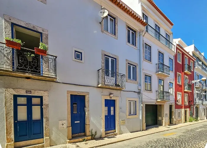 Like A Typical Portuguese House With Private Patio Appartement Lissabon