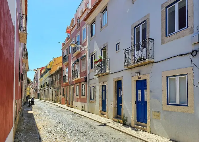 Like A Typical Portuguese House With Private Patio Lissabon
